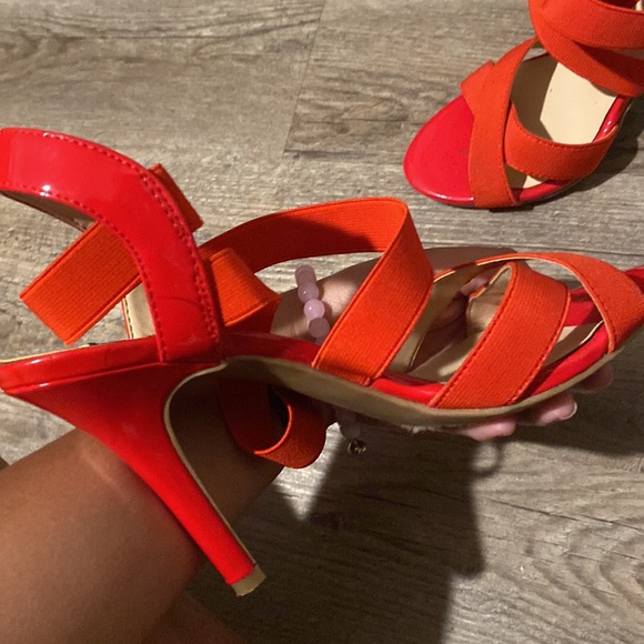 Red high heels - Picture 2 of 4